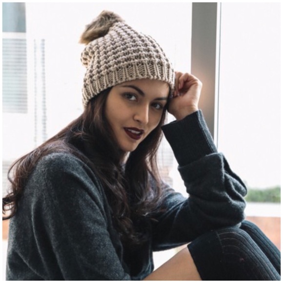 MOCHA POMPOM BEANIE - Picture 2 of 4